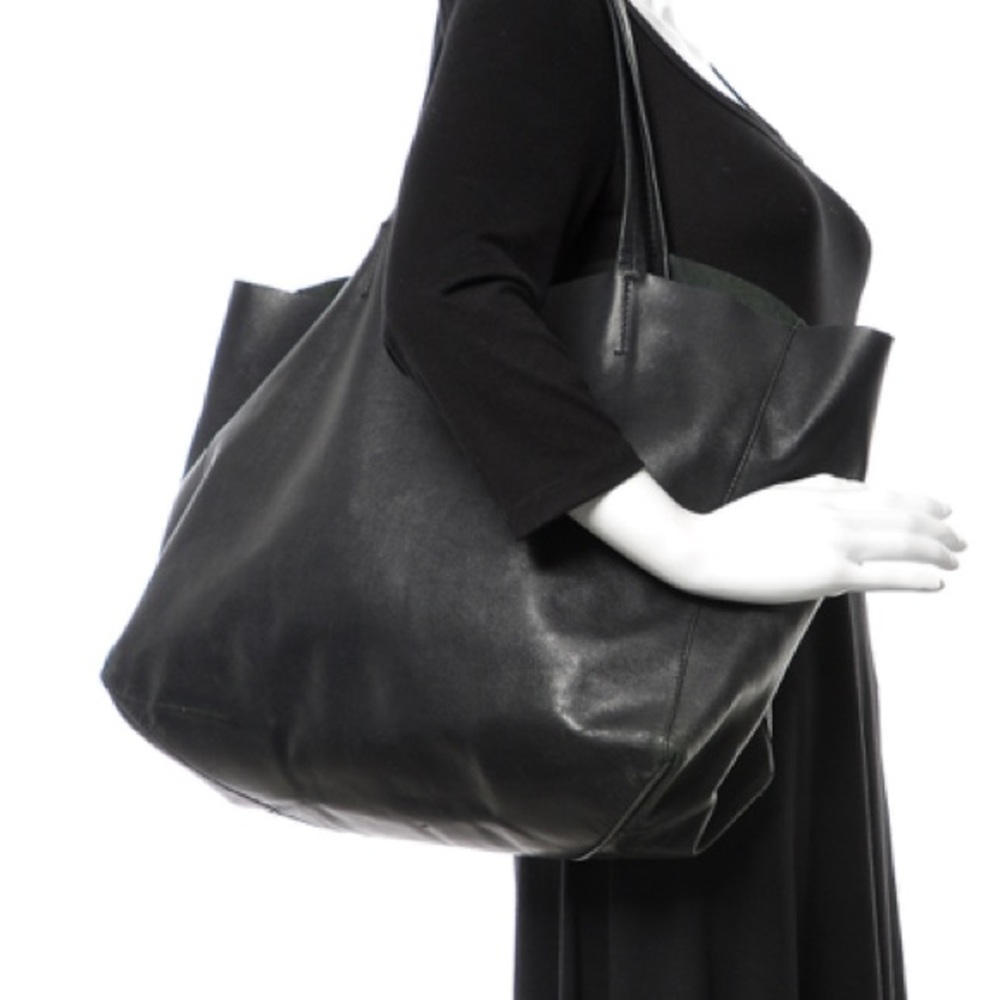 Céline Navy Horizontal Cabas -dust bag included